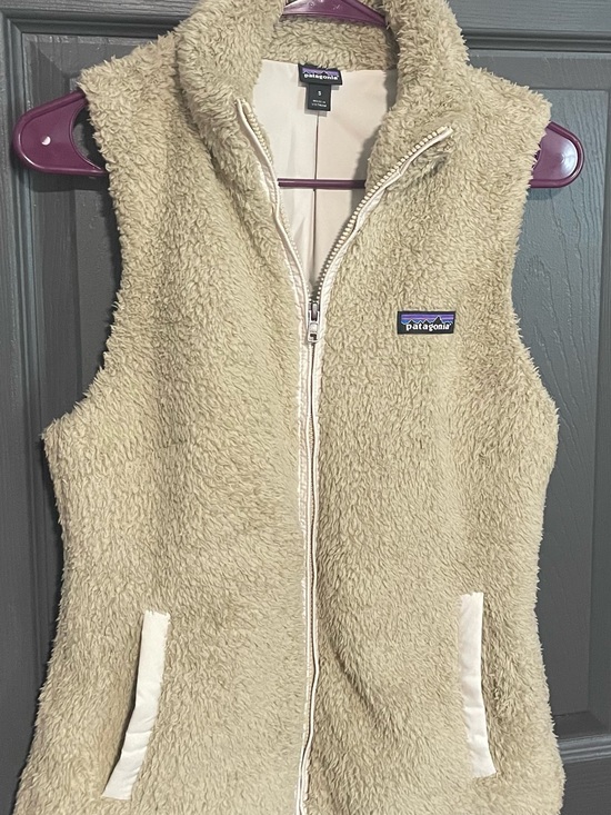 Patagonia Jackets & Blazers - Patagonia Women’s Beige Sherpa Fleece Vest